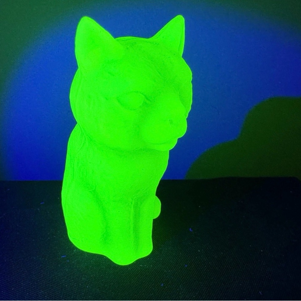 Uranium glass vaseline glass satin cat